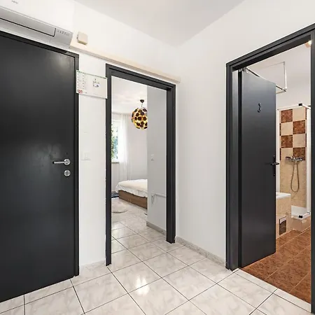 Romeo&julia- Newly Refurbished Near Medulin Apartment